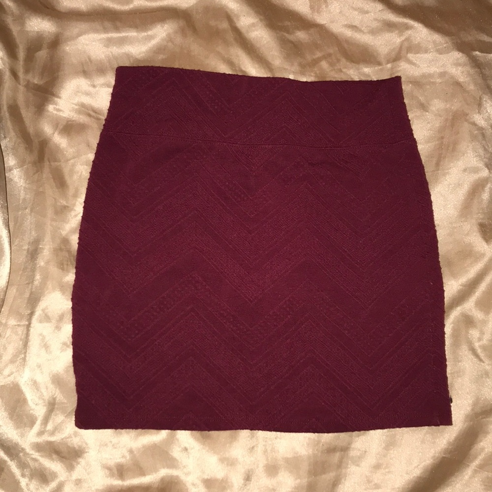 American eagle burgundy knit skirt